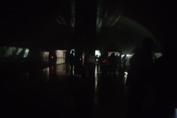 Bakı metrosunda problem yarandı, qatarlar gecikdi